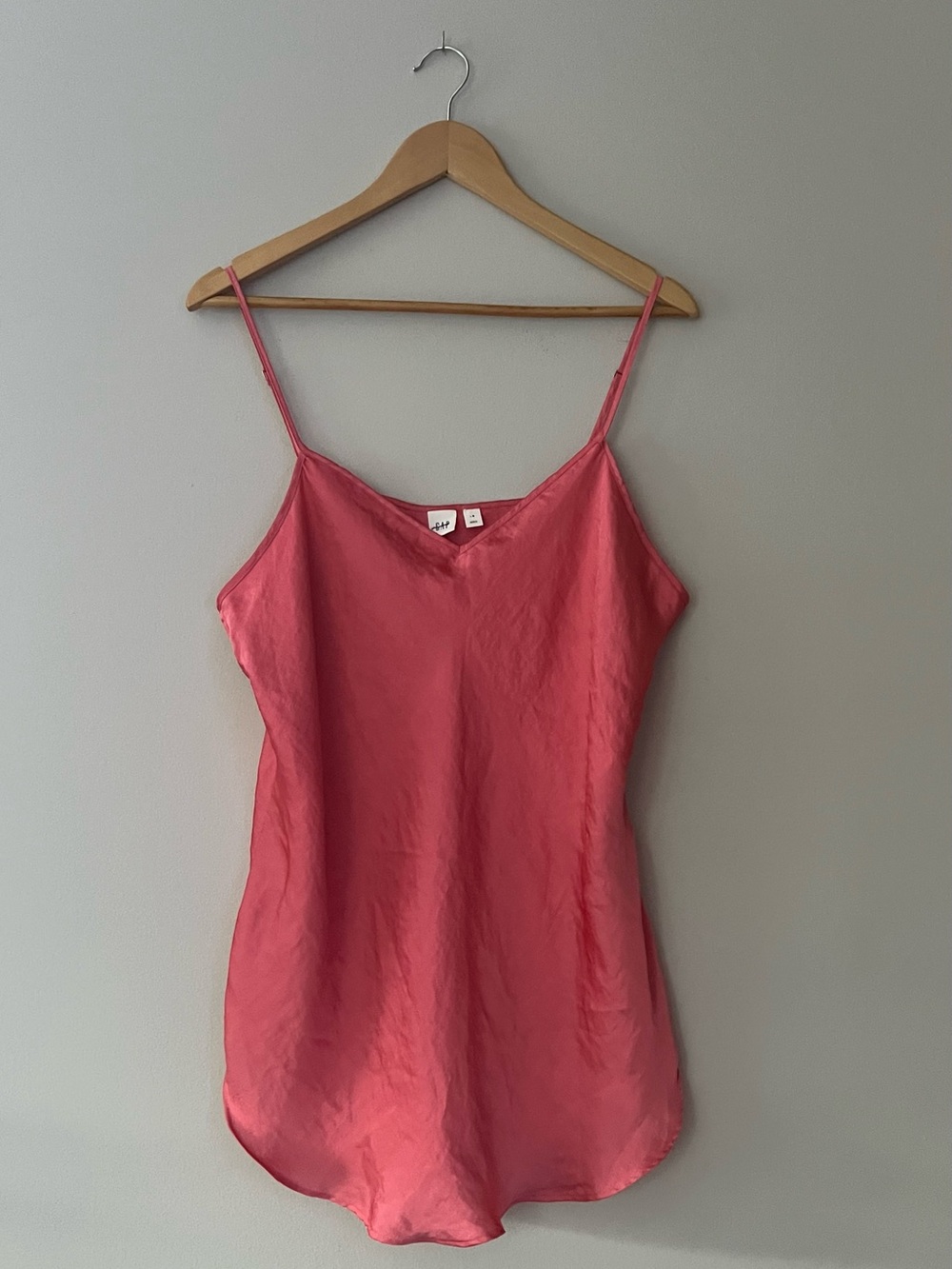 GAP Coral Pink Satin Slip V-Neck Cami Tank Top - Large

Description: